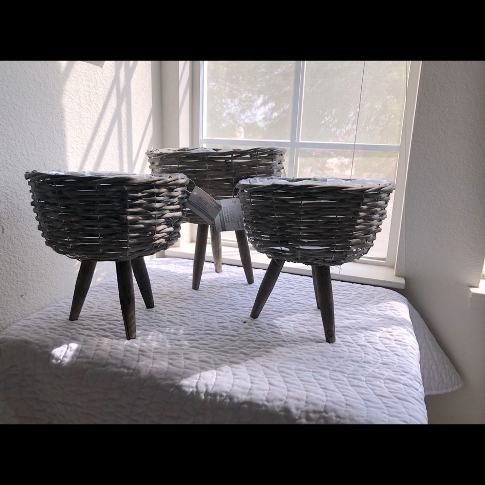 3 Ashland wicker plant containers. Never used.